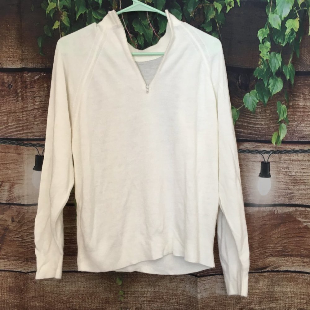 ☁️White Quarter Zip - Picture 4 of 7